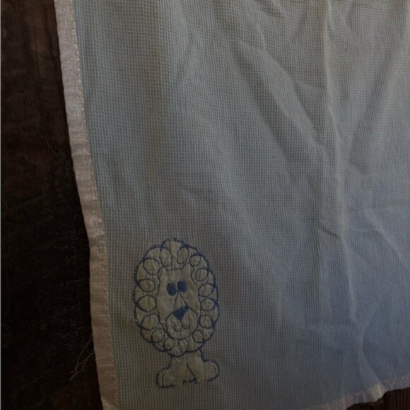 Vintage Light Blue Embroidered Baby Blanket with Lion and satin trim - Picture 3 of 3